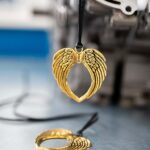 Biżuteria skrzydła złote